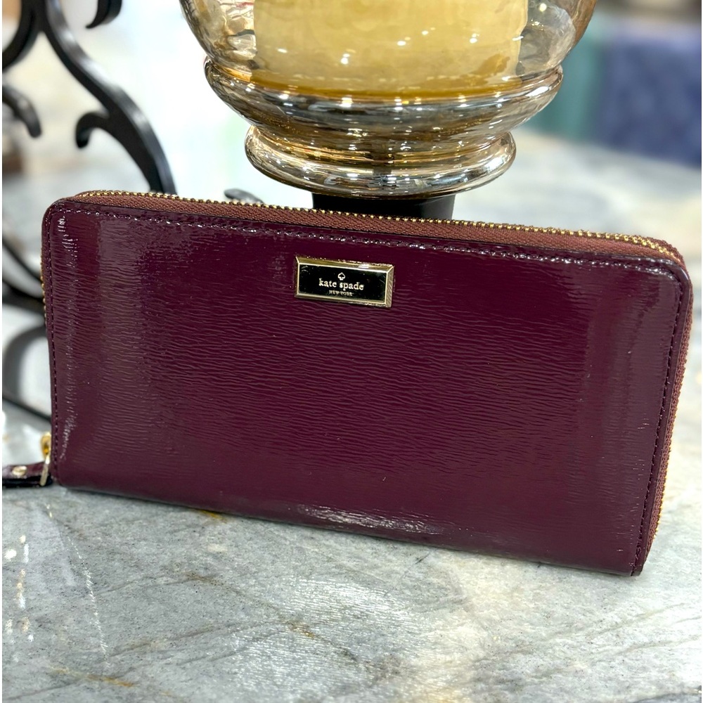 Beautiful Kate Spade full zip wine patent leather wallet EUC